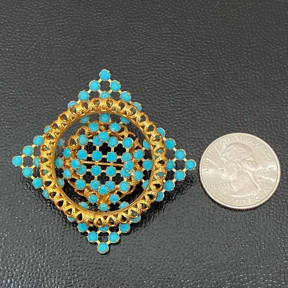 Vintage Unsigned Faux Turquoise Gold-tone Filigree Brooch - Picture 6 of 14